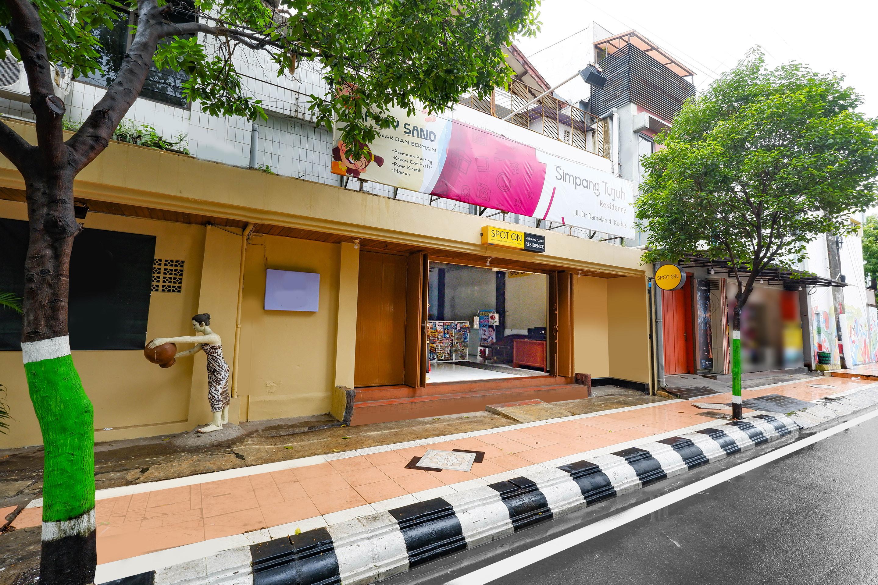Oyo 2240 Simpang Tujuh Residence Kudus Exterior photo