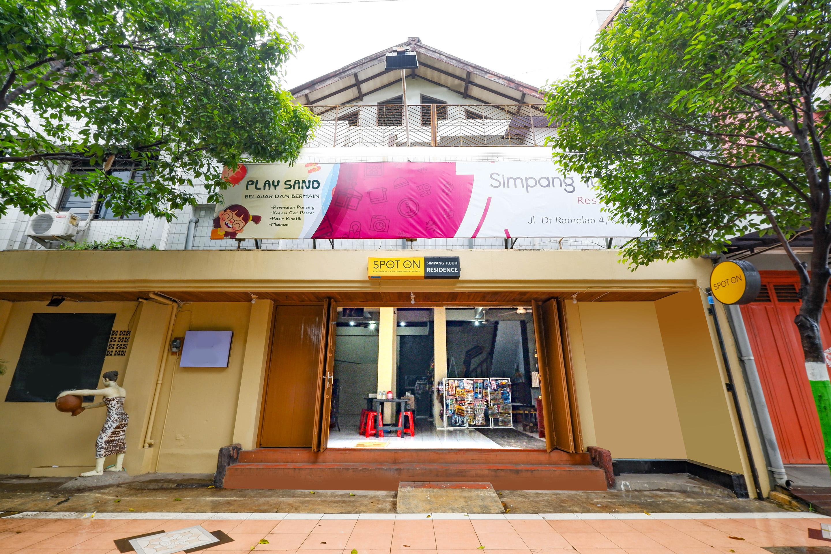 Oyo 2240 Simpang Tujuh Residence Kudus Exterior photo